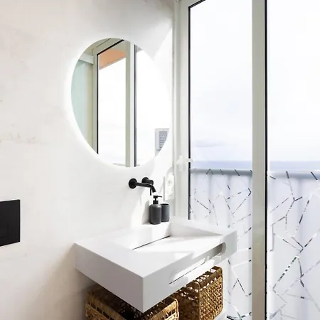 Sunnyland Ocean View Tenerife Apartment *